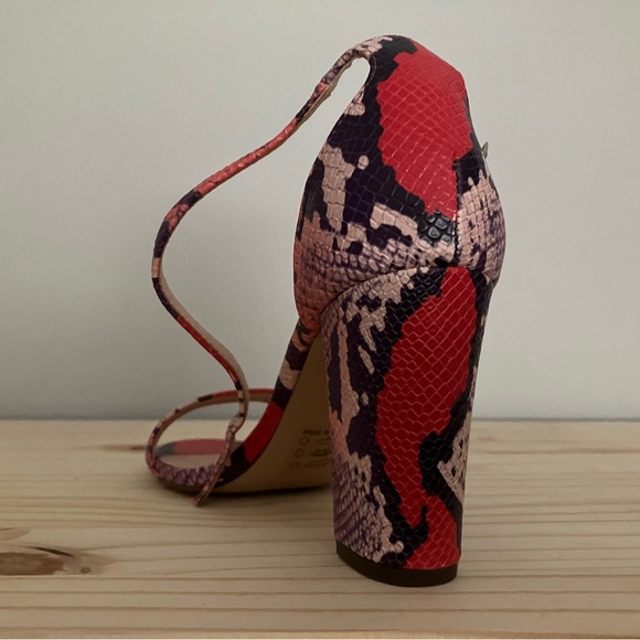 Madden Girl heeled sandals, snakeskin pattern US 8 - Picture 3 of 7